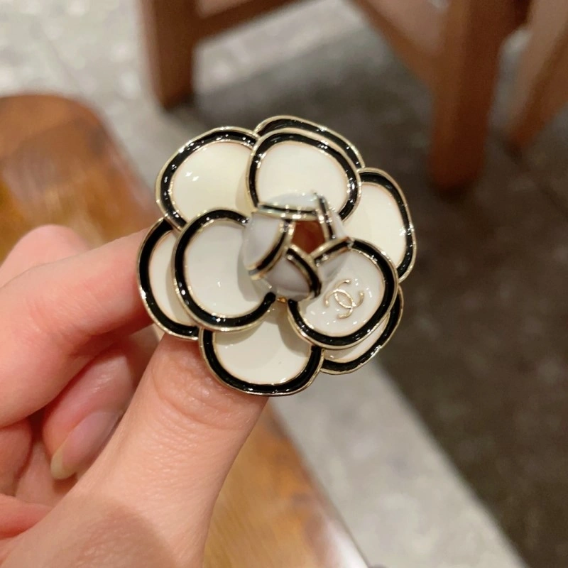 OdorResistant Chanel Brooches 220320