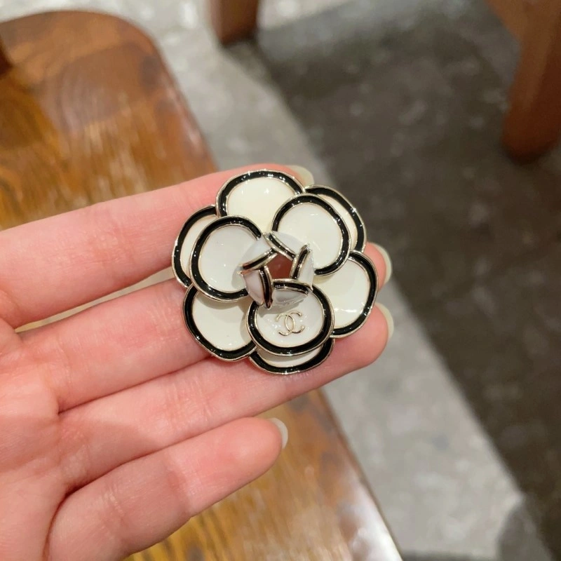 OdorResistant Chanel Brooches 220320