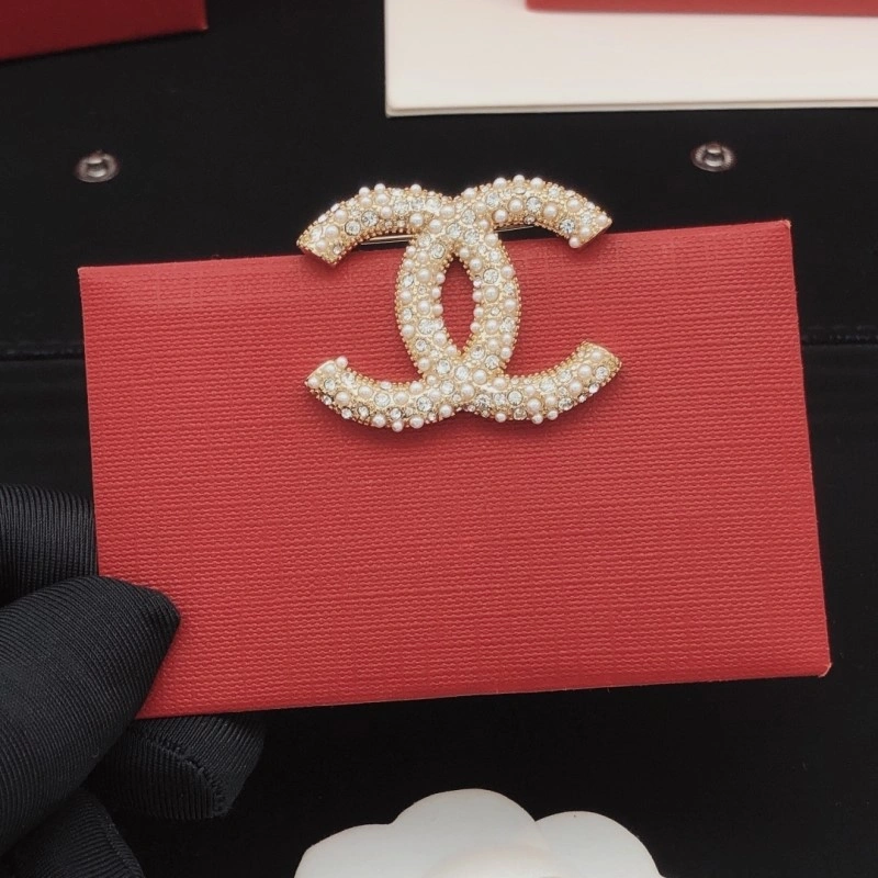 Sophisticated Chanel Brooches 220378