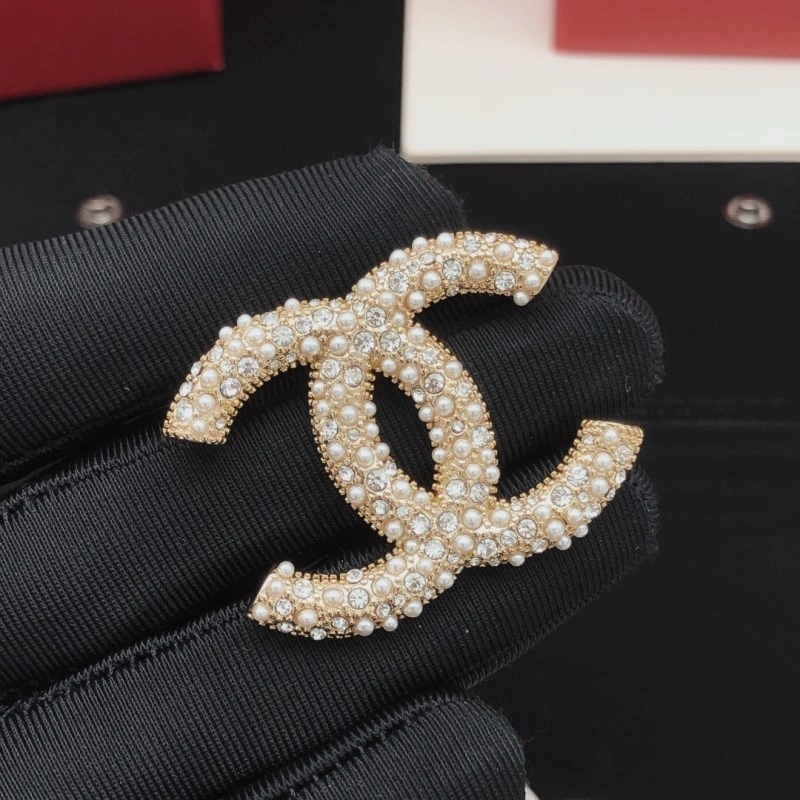 Sophisticated Chanel Brooches 220378