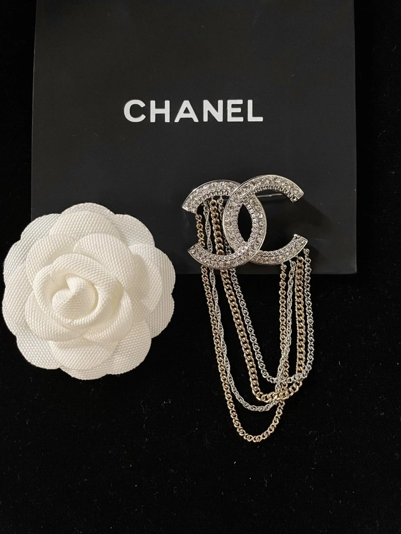 Attractive Chanel Brooches 220316