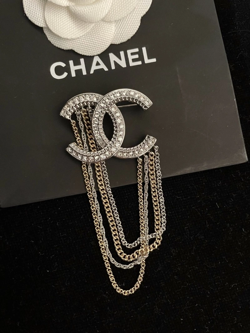Attractive Chanel Brooches 220316