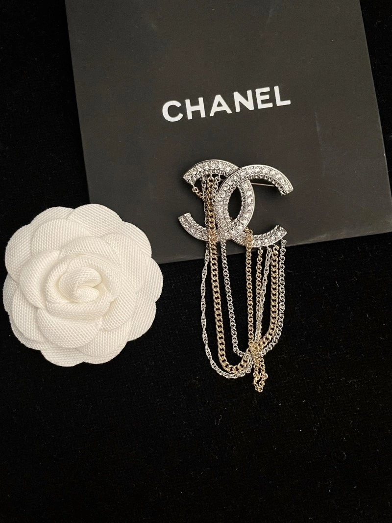 Attractive Chanel Brooches 220316