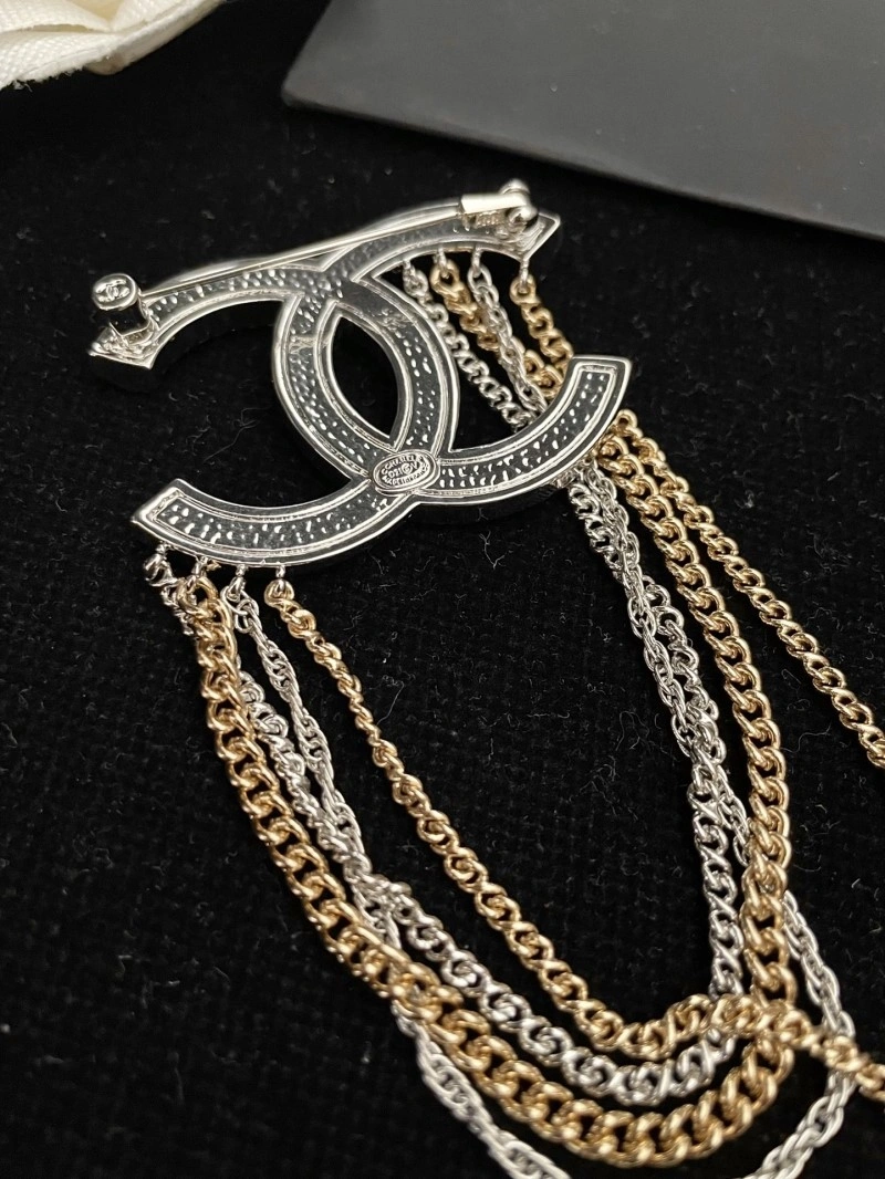 Attractive Chanel Brooches 220316