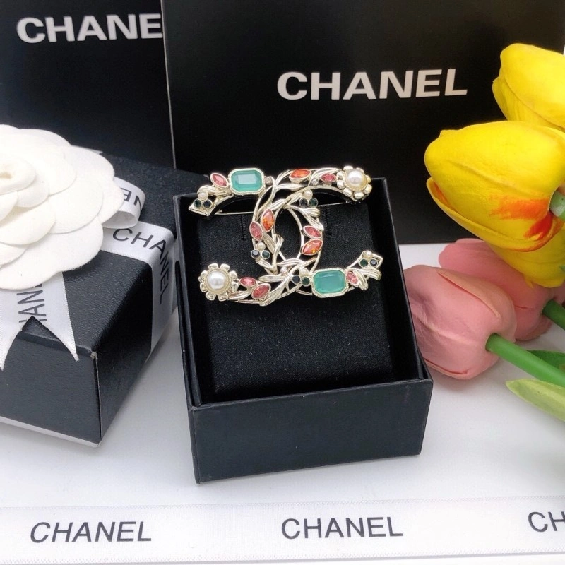 Colorful Chanel Brooches 220308