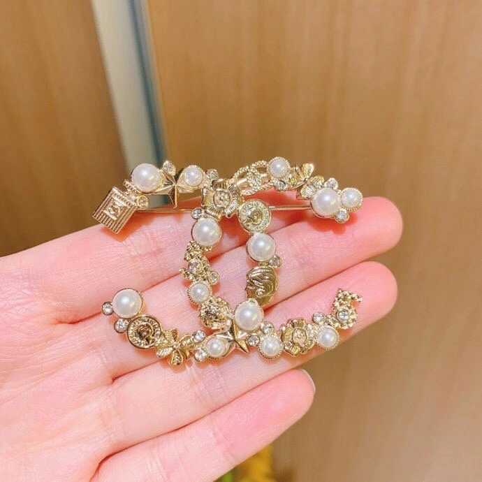 Chanel Brooches Refined 220380