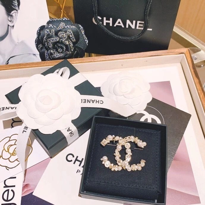 Chanel Brooches Refined 220380