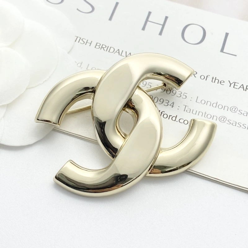 Supportive Chanel Brooches 220301