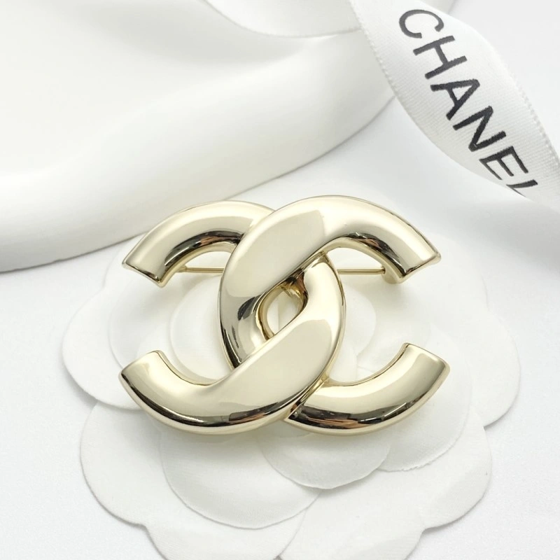 Supportive Chanel Brooches 220301