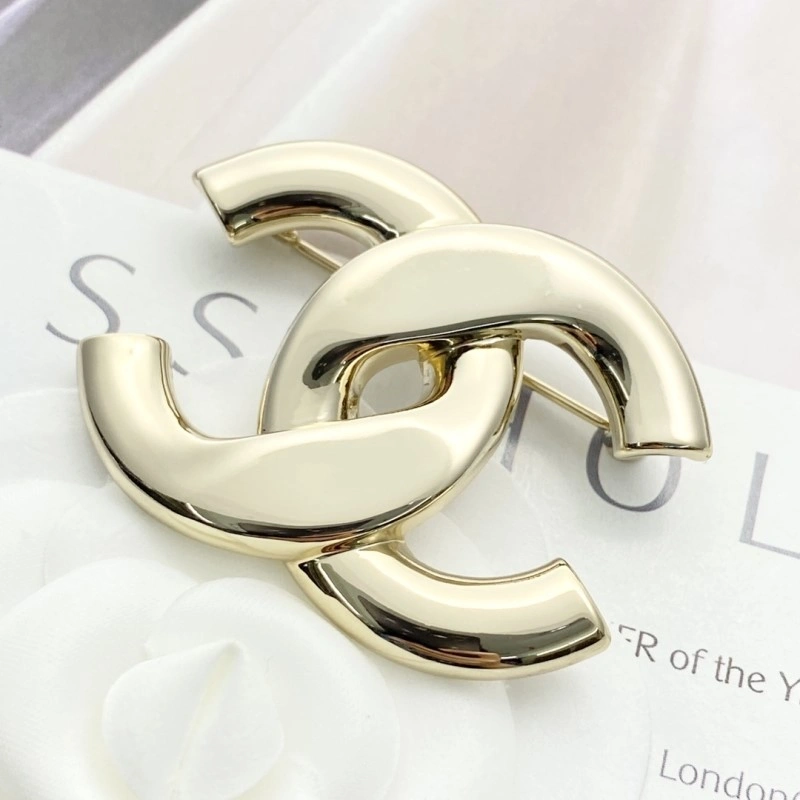 Supportive Chanel Brooches 220301