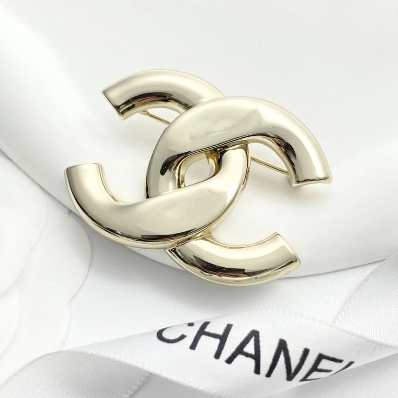 Supportive Chanel Brooches 220301