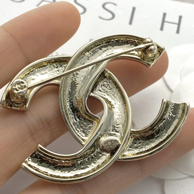 Supportive Chanel Brooches 220301