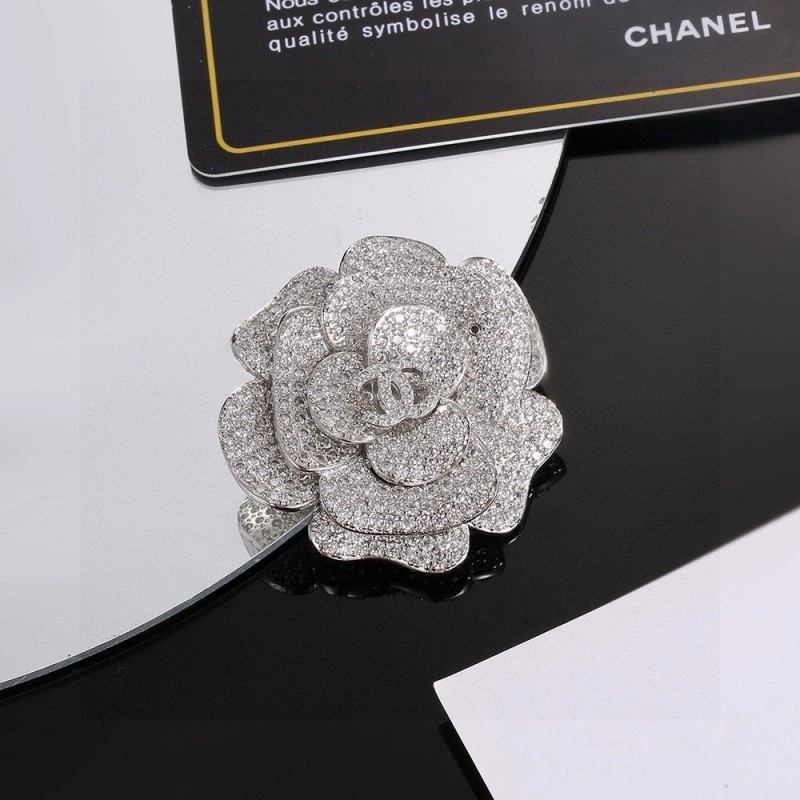FashionForward Chanel Brooches 220287