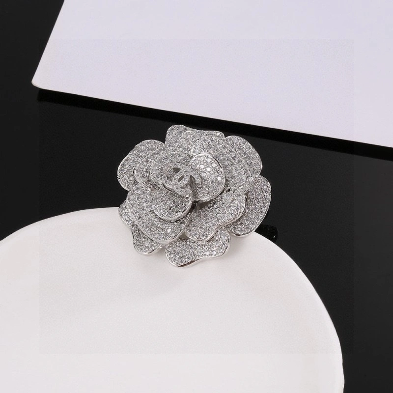 FashionForward Chanel Brooches 220287