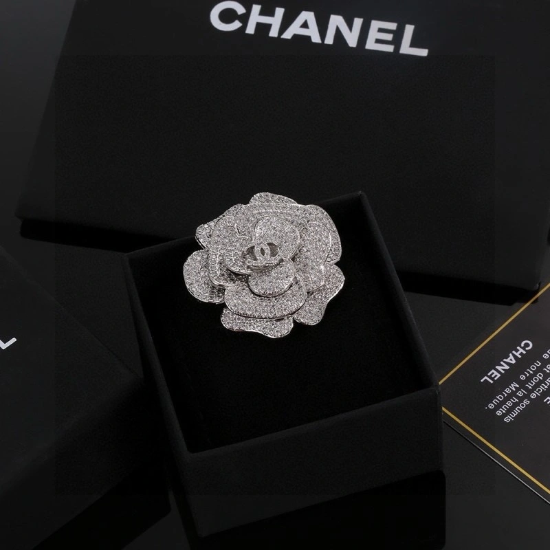 FashionForward Chanel Brooches 220287
