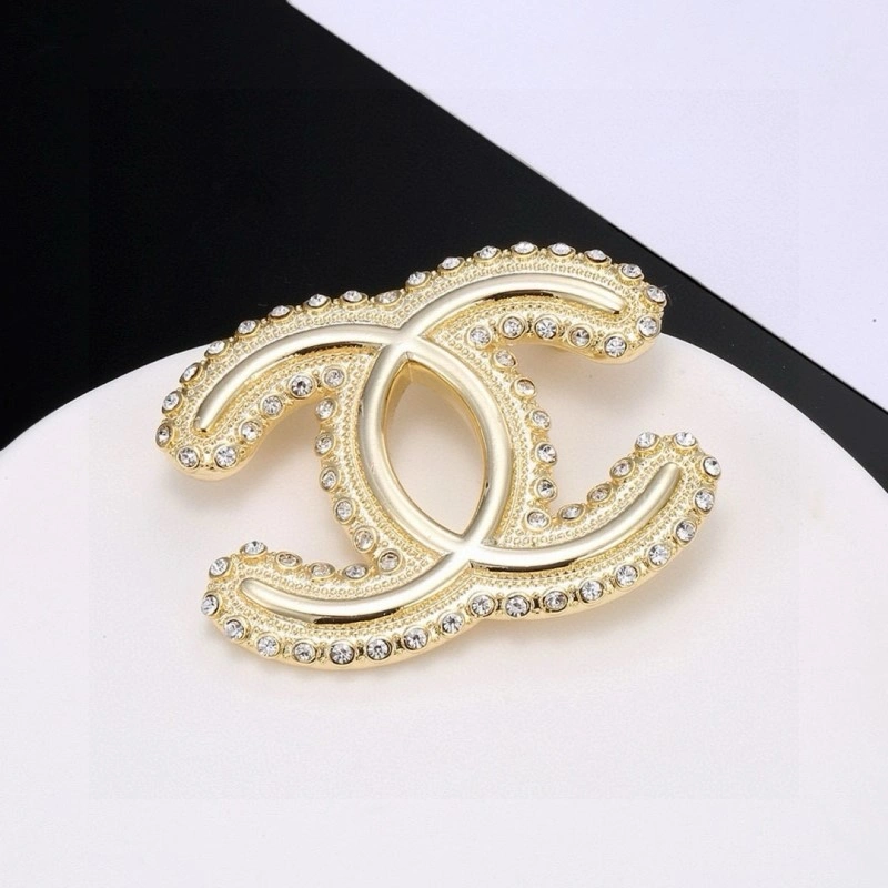 RelaxedFit Chanel Brooches 220436