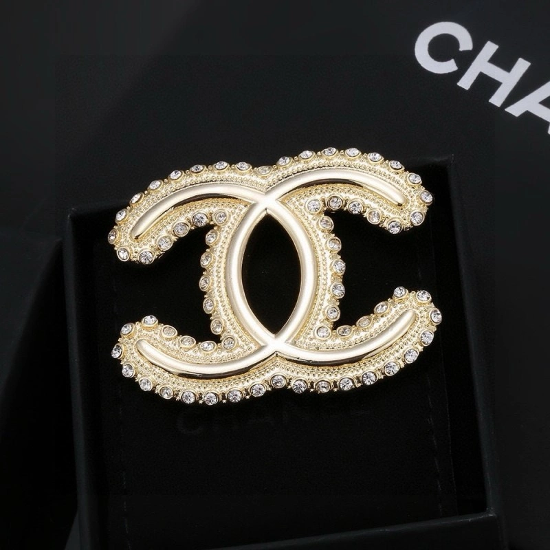 RelaxedFit Chanel Brooches 220436