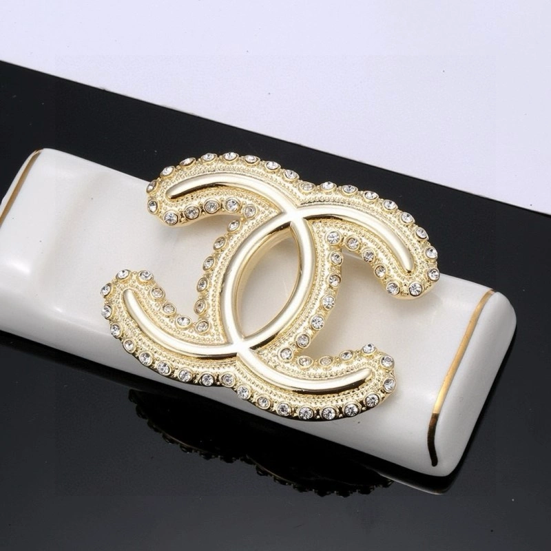 RelaxedFit Chanel Brooches 220436
