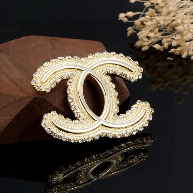 RelaxedFit Chanel Brooches 220436