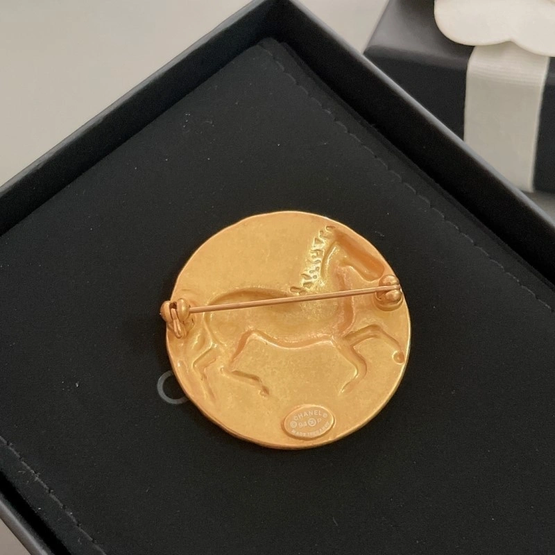 Effortless Chanel Brooches 220292