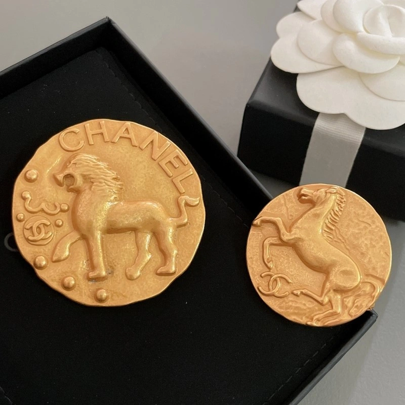 Effortless Chanel Brooches 220292