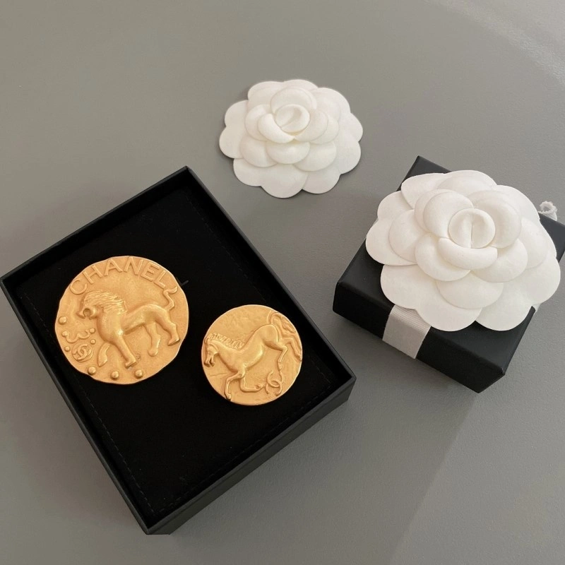 Effortless Chanel Brooches 220292