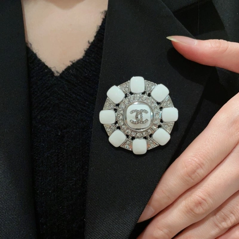 Chanel Brooches Lightweight 220281