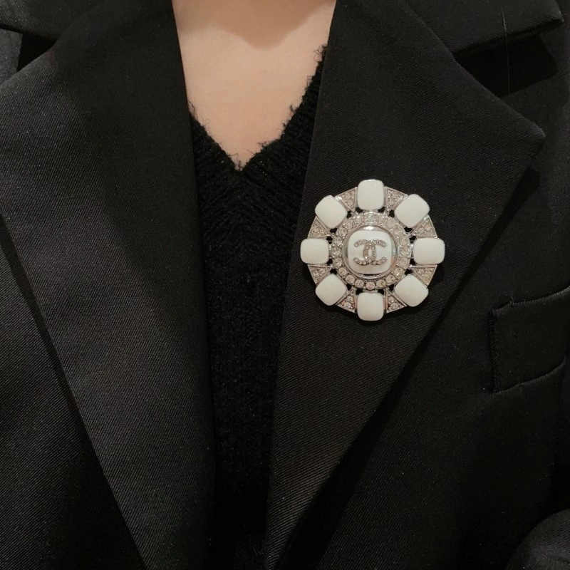 Chanel Brooches Lightweight 220281