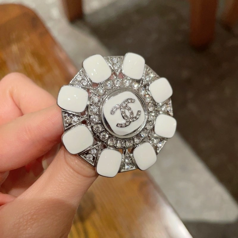 Chanel Brooches Lightweight 220281