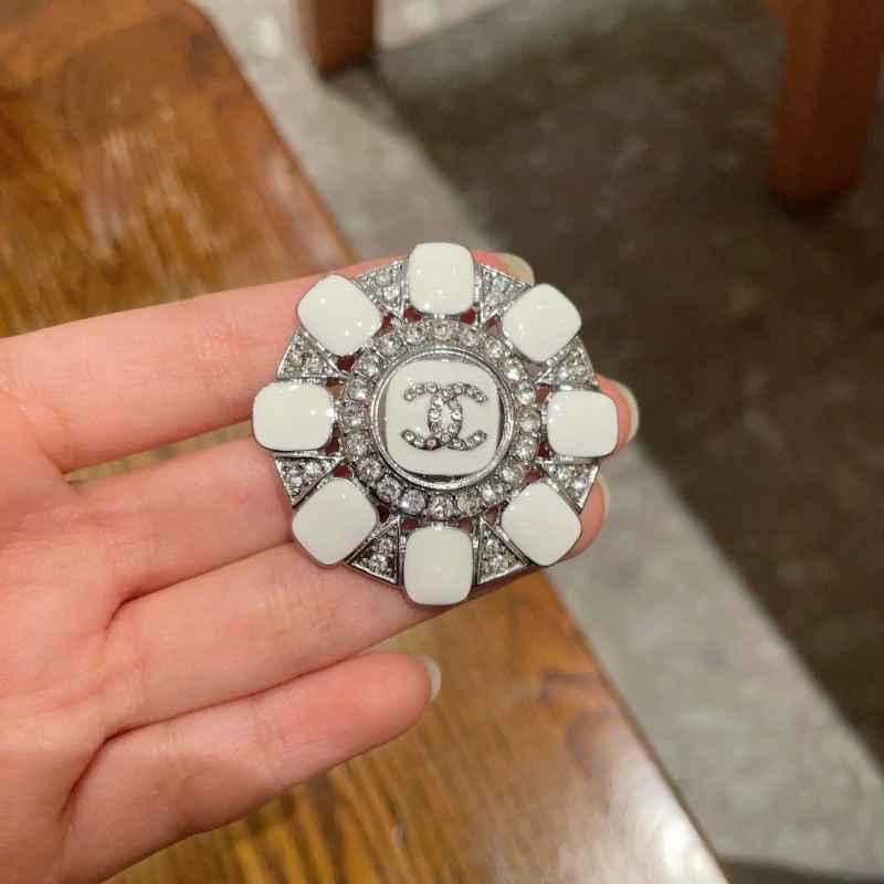 Chanel Brooches Lightweight 220281