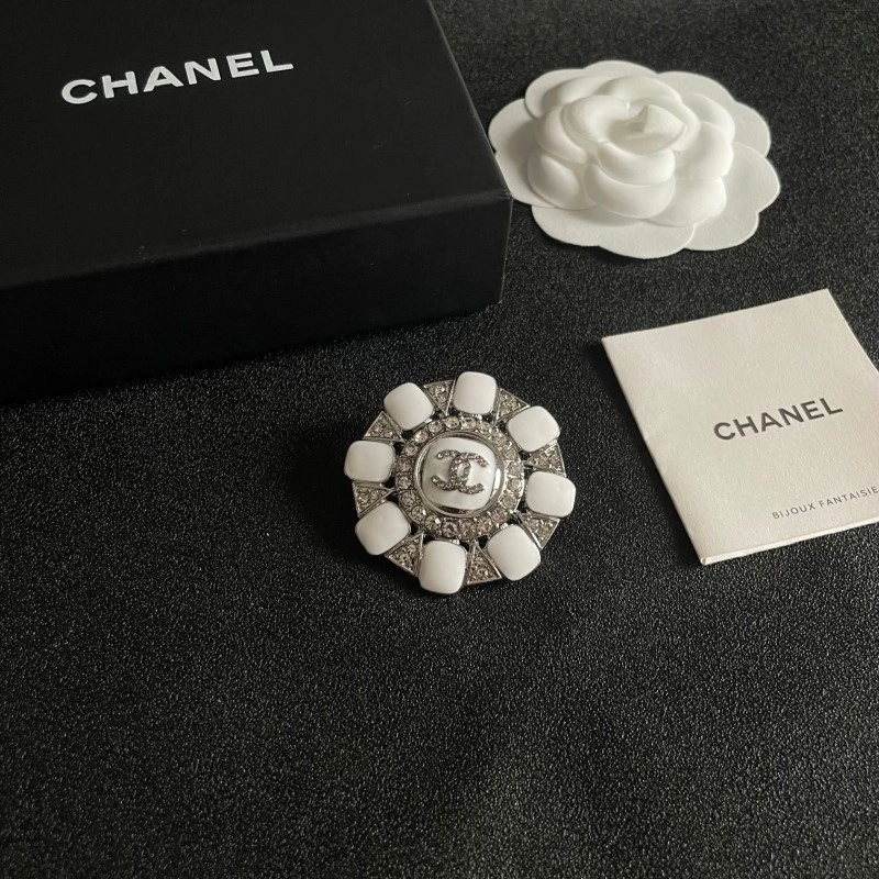Chanel Brooches Lightweight 220281