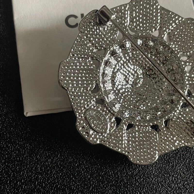Chanel Brooches Lightweight 220281