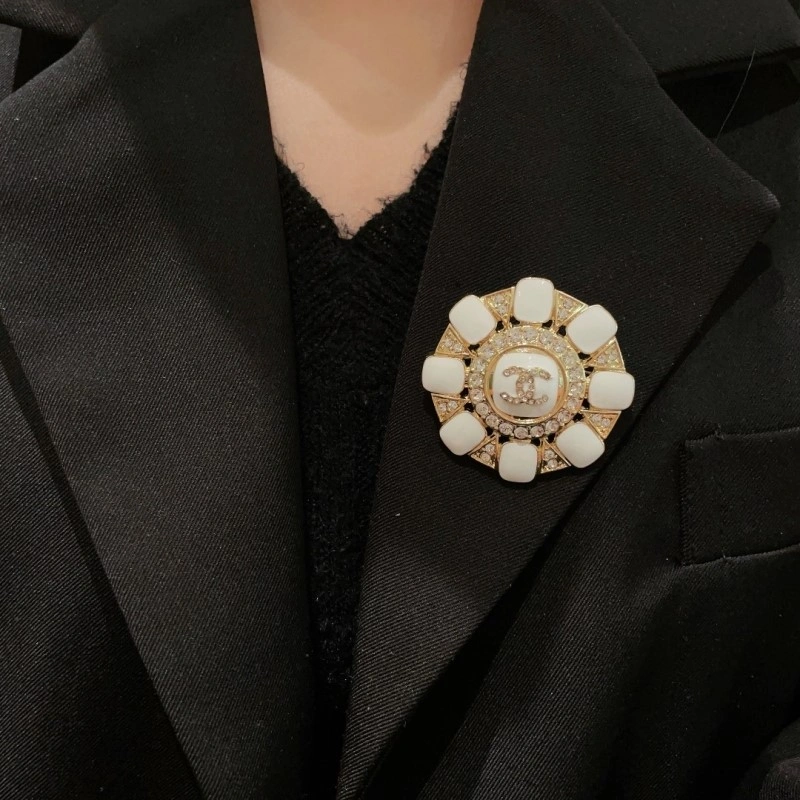 QuickDry Chanel Brooches 220296