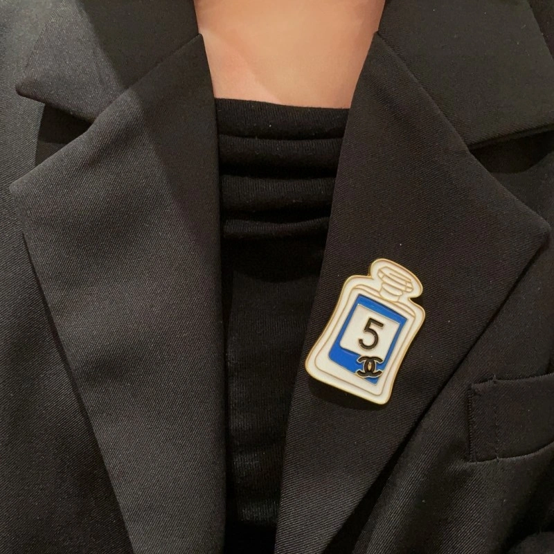 Elegant Chanel Brooches 220293