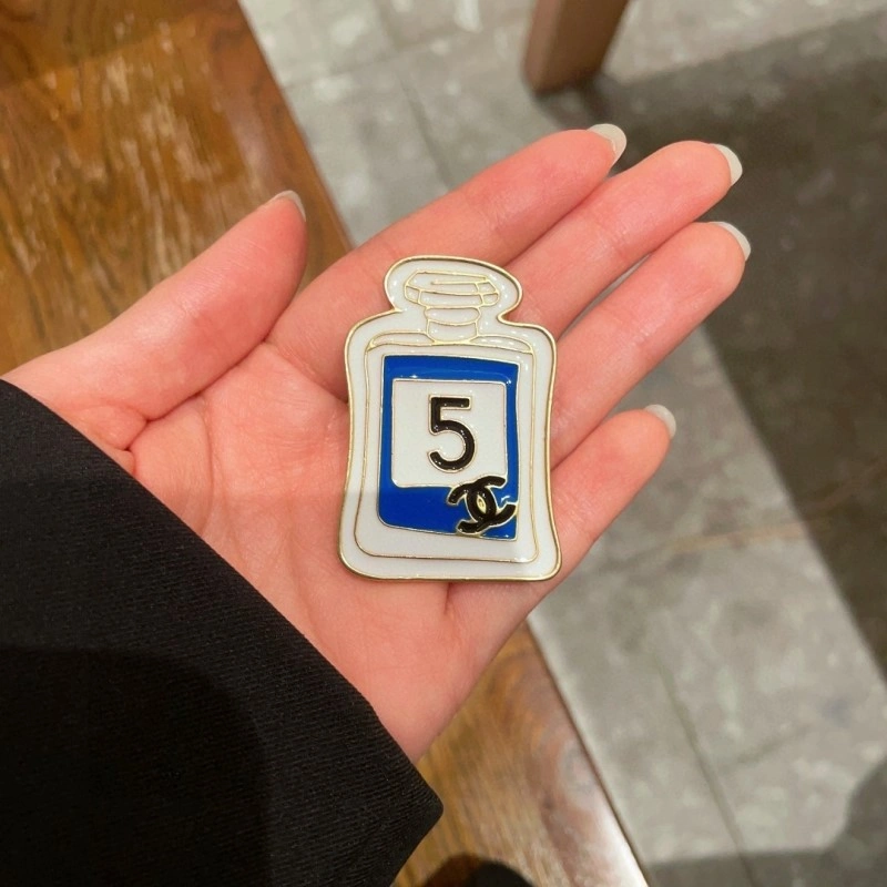 Elegant Chanel Brooches 220293