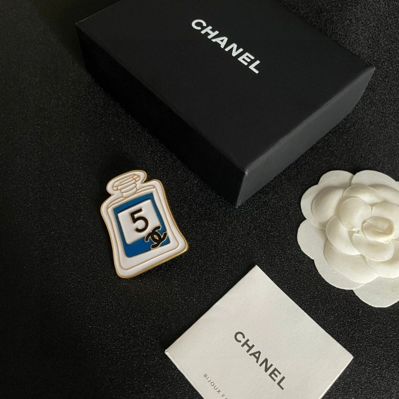 Elegant Chanel Brooches 220293