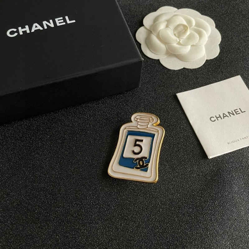 Elegant Chanel Brooches 220293