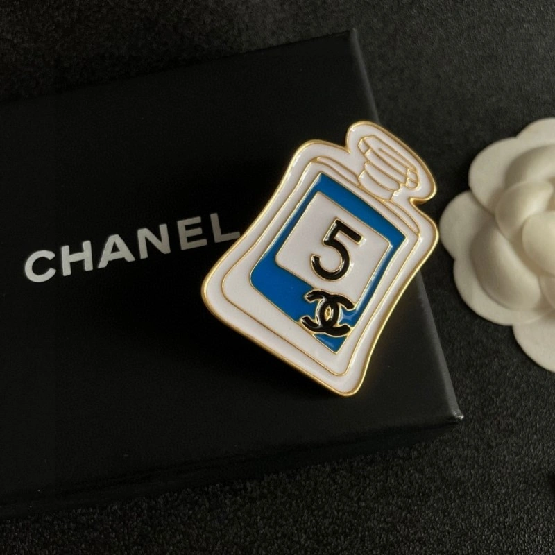 Elegant Chanel Brooches 220293
