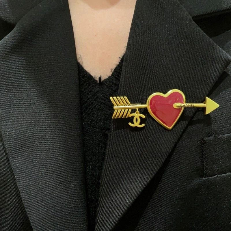 Bold Chanel Brooches 220284