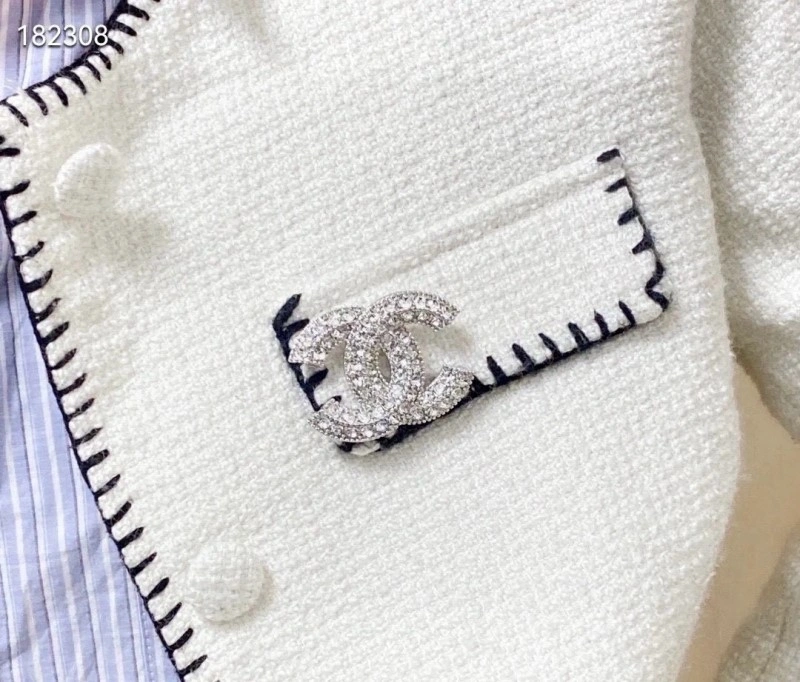 Neat Chanel Brooches 220311