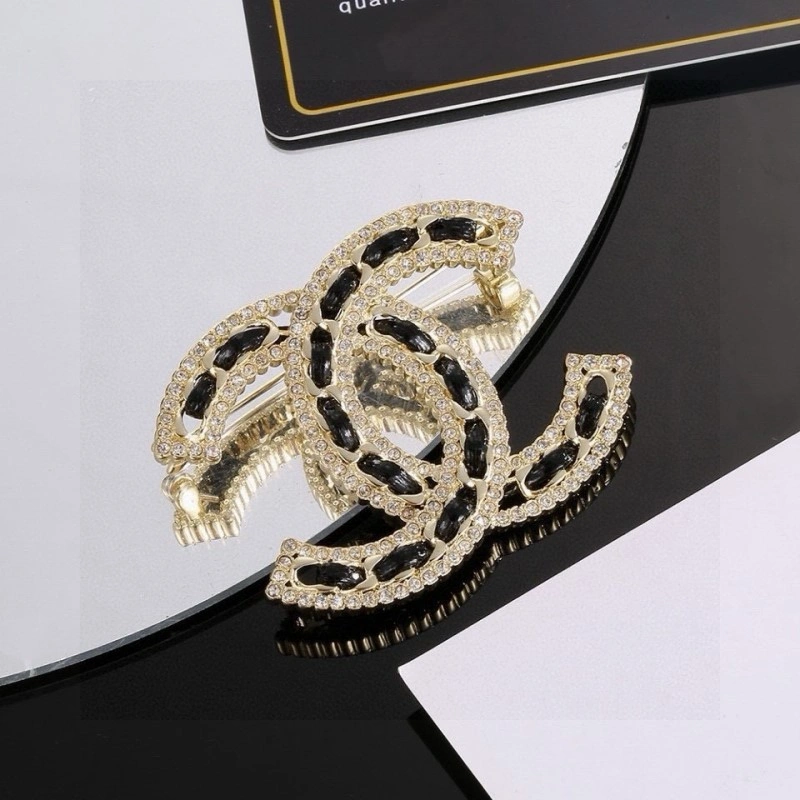 Chanel Brooches Unisex 220290