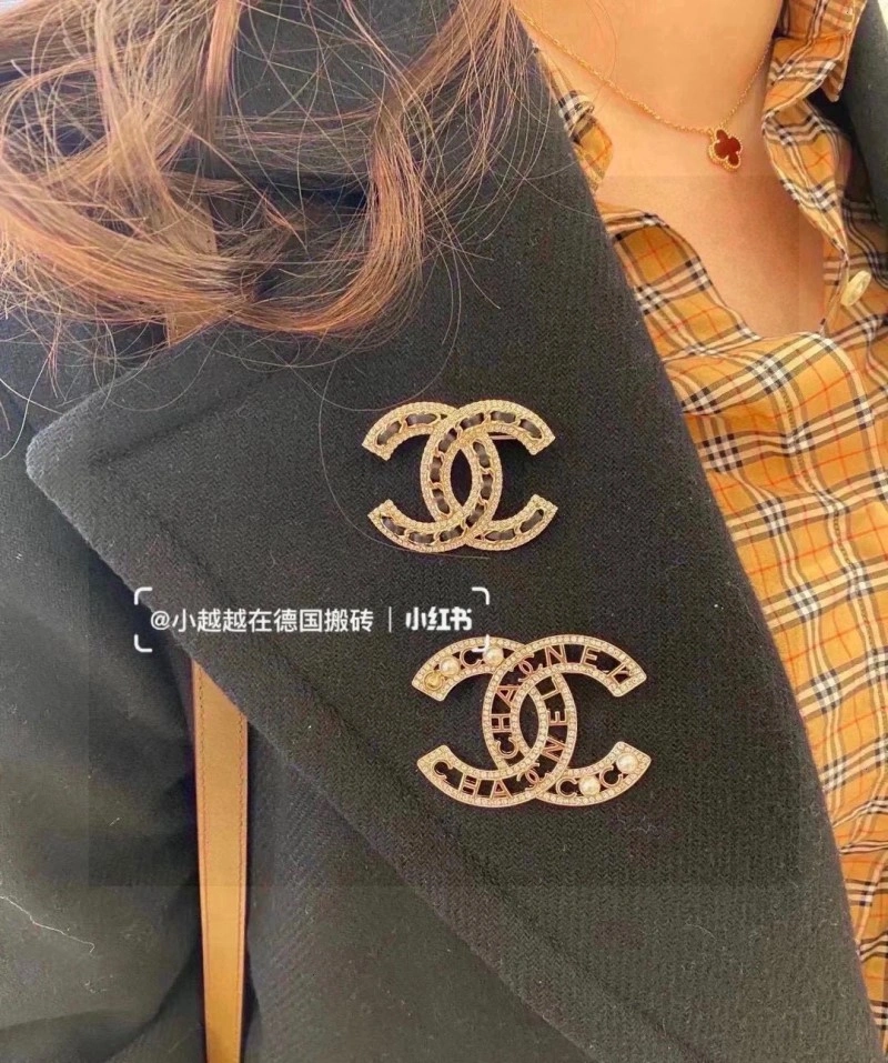 Chanel Brooches Unisex 220290