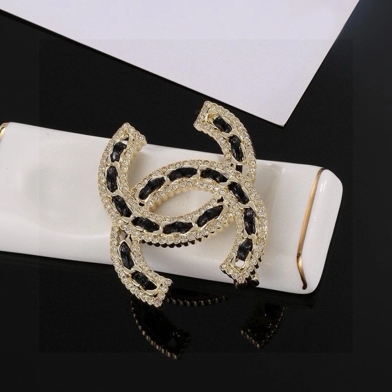 Chanel Brooches Unisex 220290