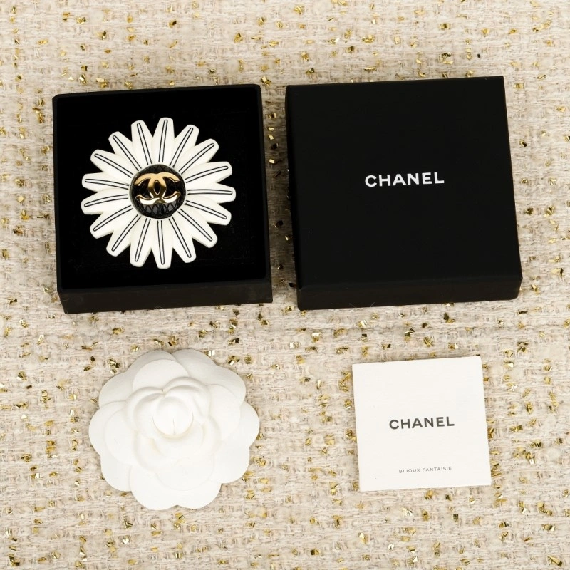Classic Chanel Brooches 220280