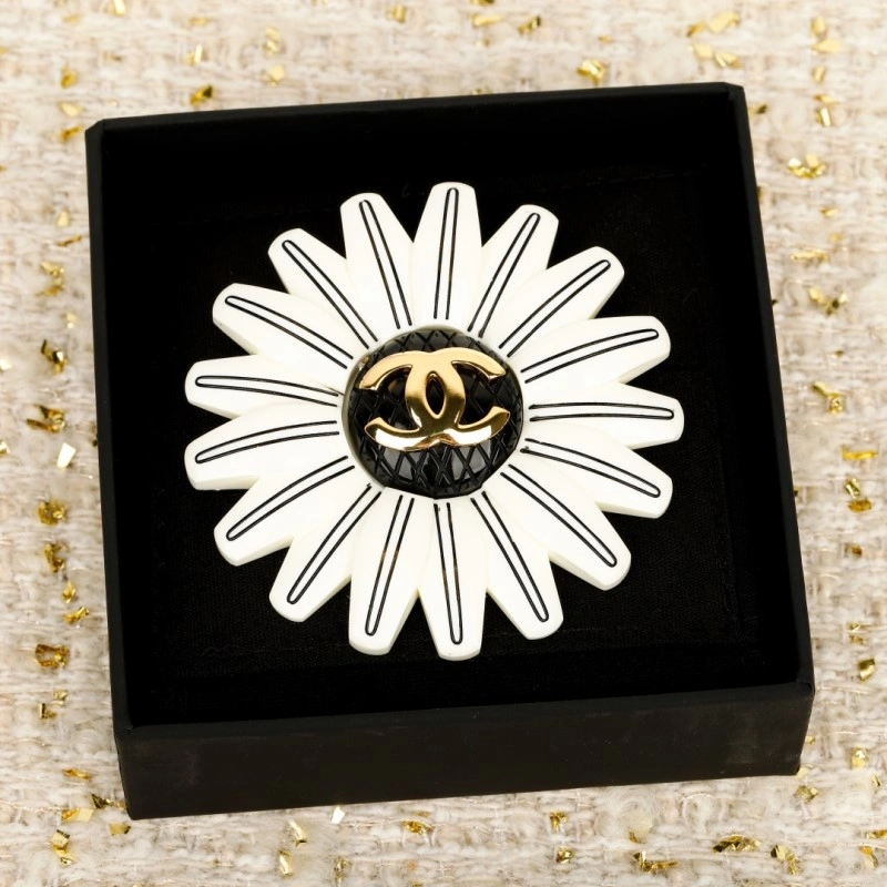 Classic Chanel Brooches 220280
