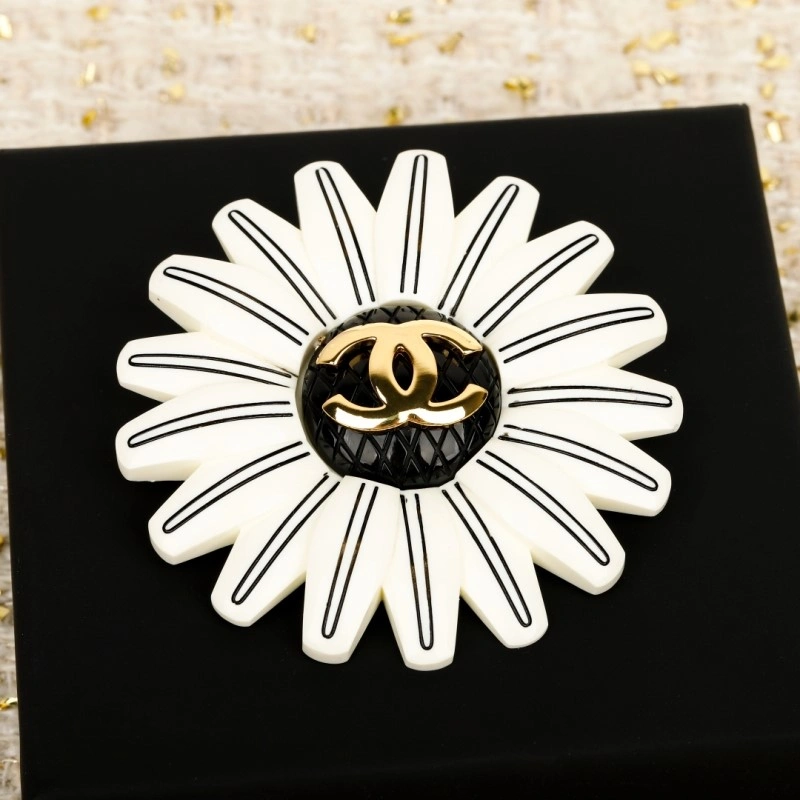 Classic Chanel Brooches 220280