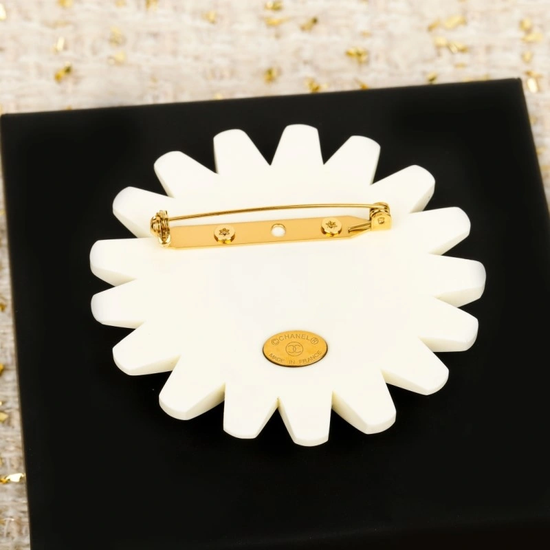 Classic Chanel Brooches 220280