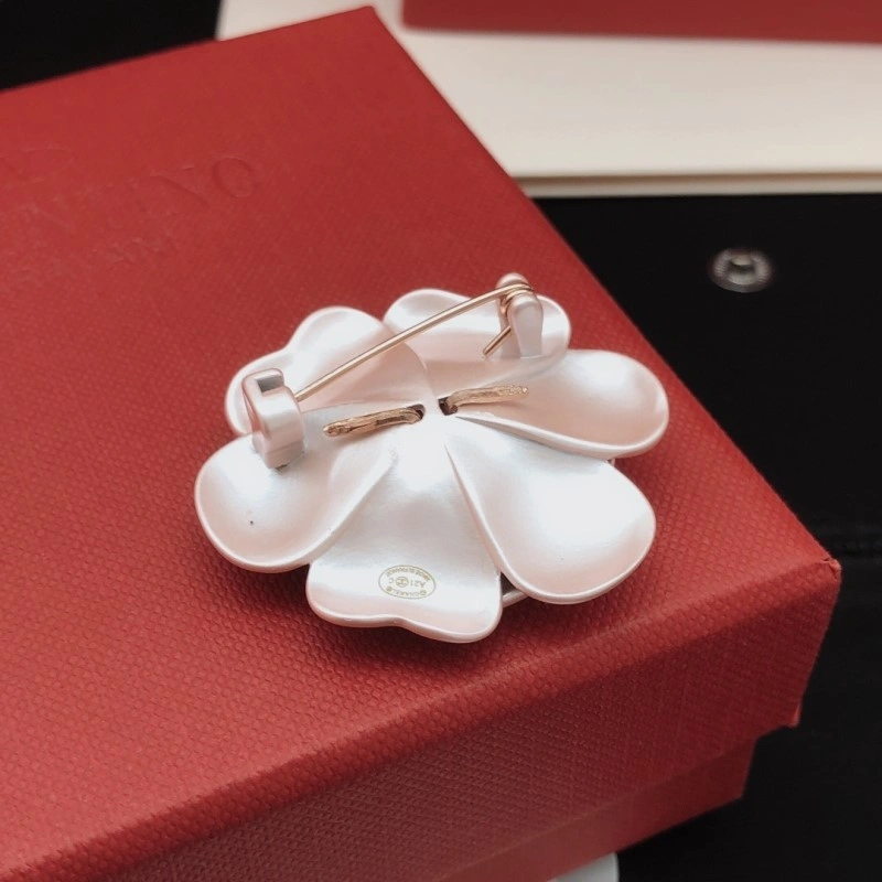 Youthful Chanel Brooches 220288