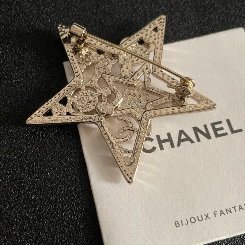 TravelReady Chanel Brooches 220271