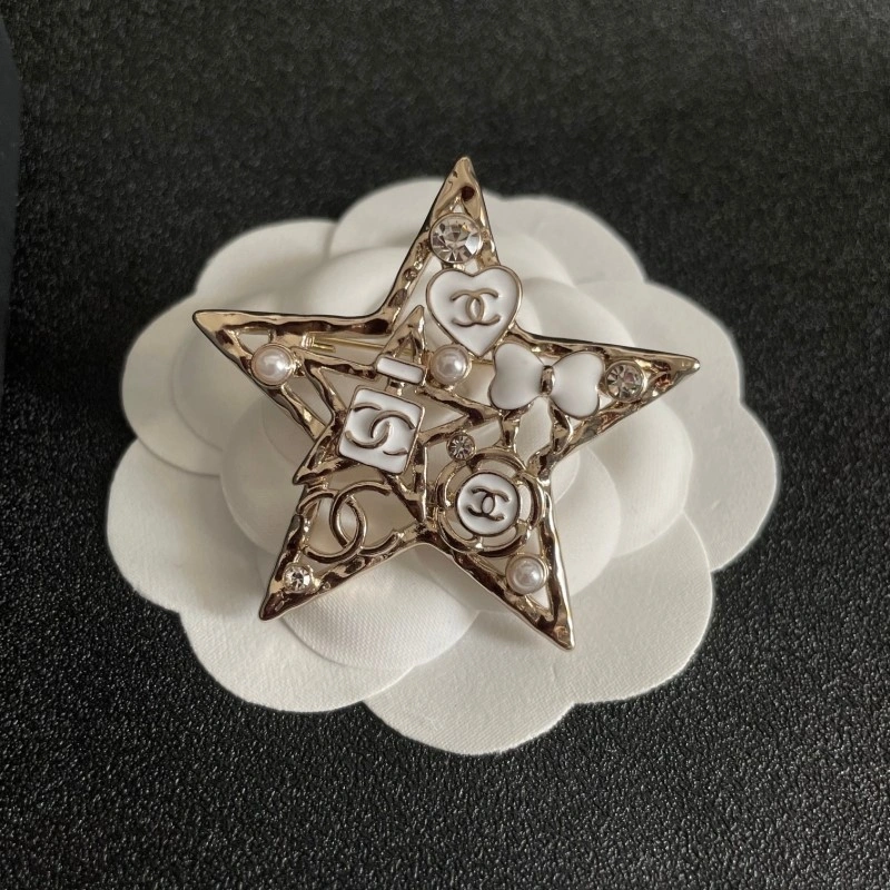 TravelReady Chanel Brooches 220271